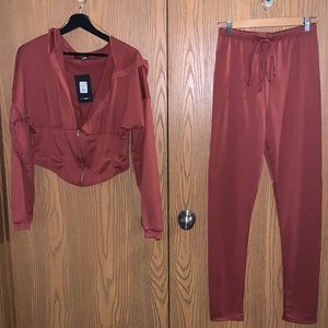 NWT Large Better Than Ever Hoodie Set - Terracotta
Fashionova Size Large